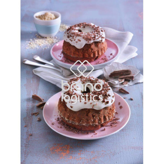 Kleine Schokoladenkuchen mit Sahne