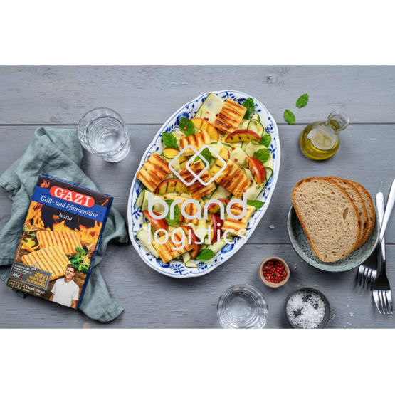 Zucchinisalat mit gebratenen Nektarinen und Grillkäse