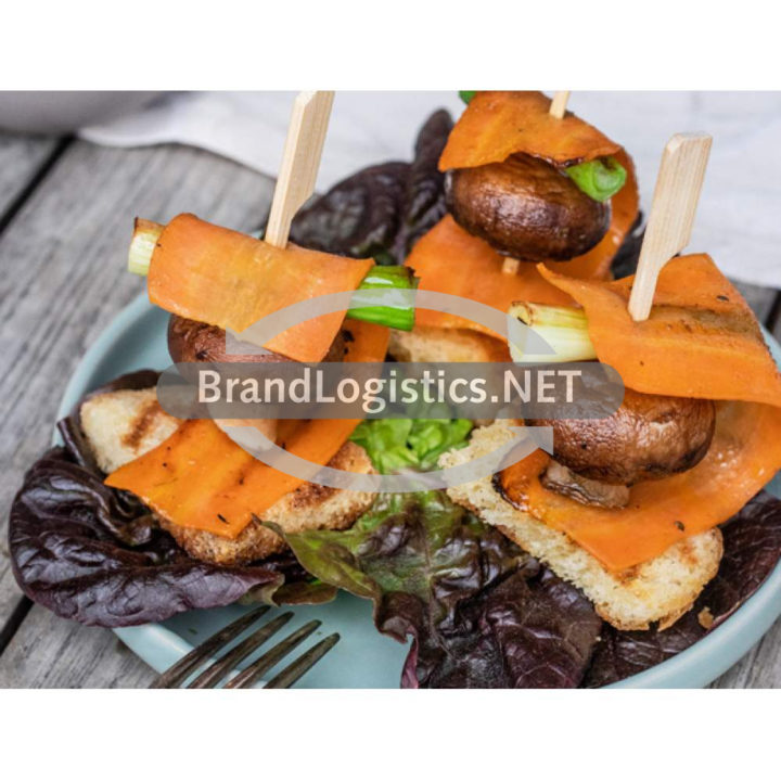 Antipasti-Spieße mit Brot und Pilzen