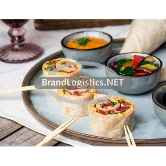 Wrapröllchen mit Paprikaaufstrich und Tiroler Speck