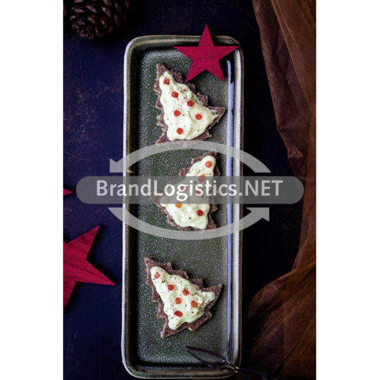 Vollkornbrot-Tannenbäume mit Avocadocreme