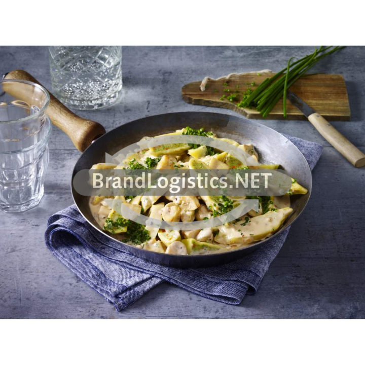 Maultaschen-Pilz-Pfanne mit Champignons in Weißweinsoße