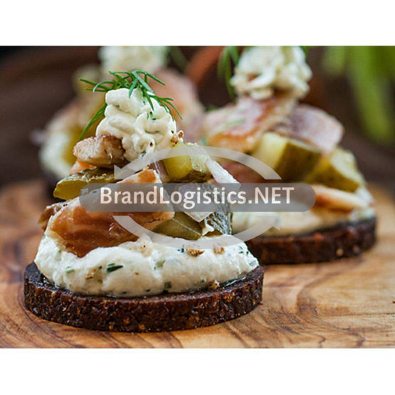 Pumpernickel mit Tatar vom Aal und Dillcreme